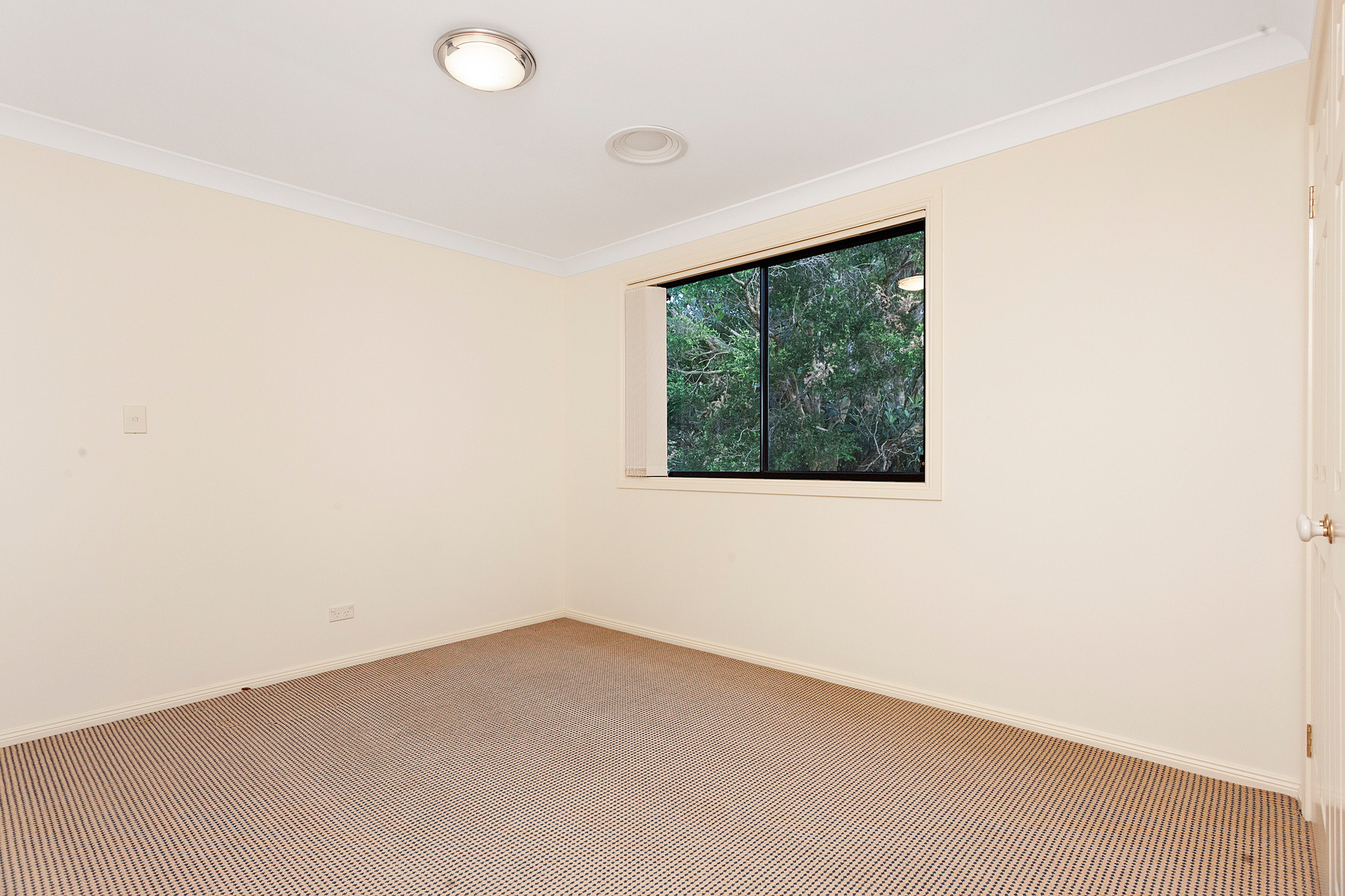 House Leased 22 The Crescent, Hurstville Grove