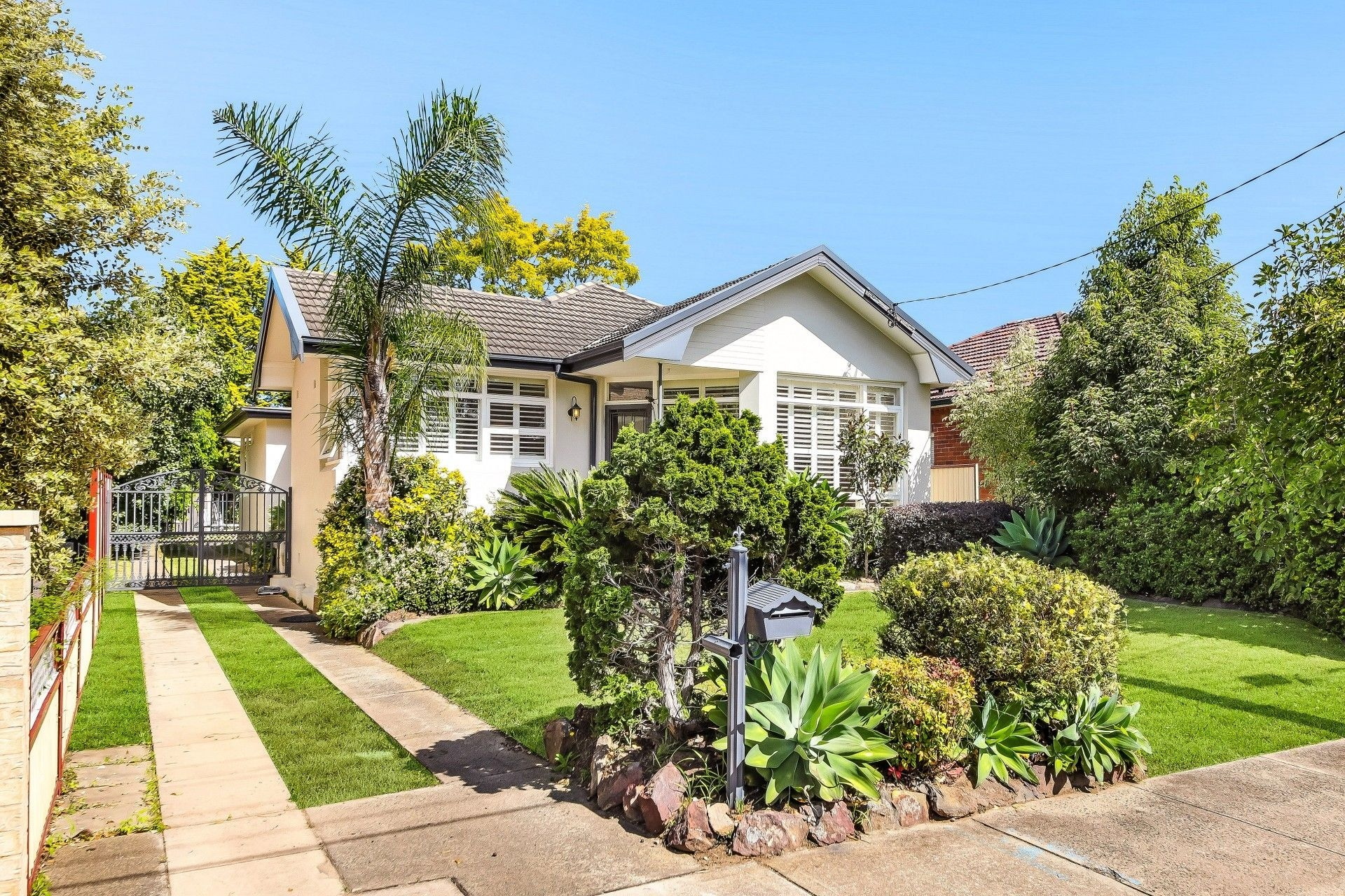 House Sold 16 Vanessa Street, Beverly Hills